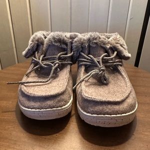 Barely worn Hey Dude faux fur lined shoes